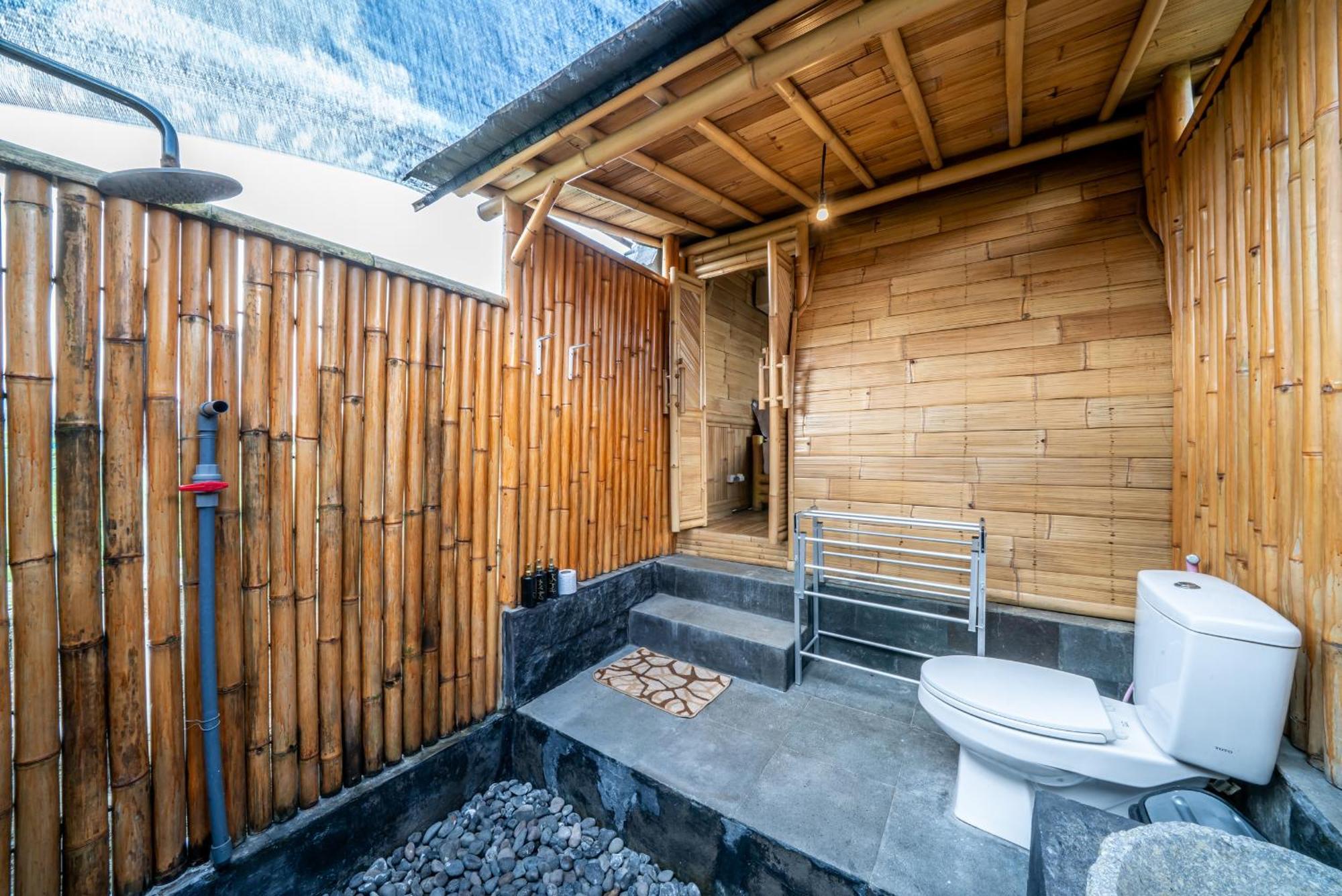 Tegal Bamboo Cottages & Private Hot Spring Baturaja  Exterior foto